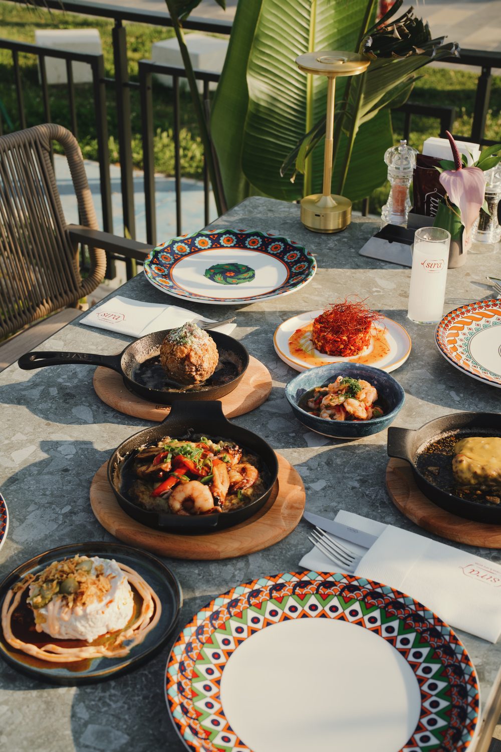 Sira table setting